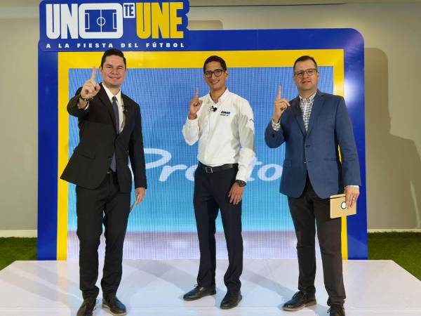 Representantes de Estaciones de Servicio UNO y Tiendas Pronto realizaron el sorteo del último Nissan Frontier Pro-4X, marcando el exitoso cierre de la promoción UNO te une a la fiesta del fútbol .
