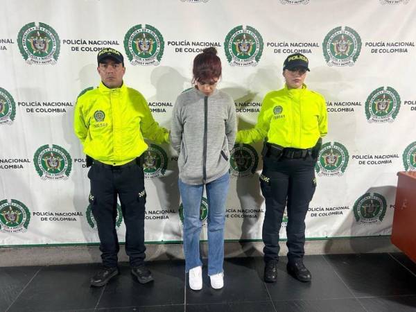 Katherine Andrea Martínez fue la encargada de recoger el arma para entregarla al sicario.