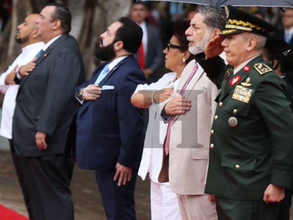 Solo la presidenta del Poder Judicial y el Congreso Nacional se llevó a cabo el grito de independencia.