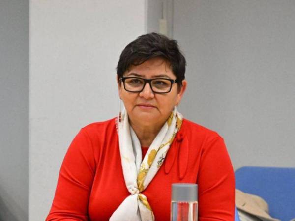 Carla Paredes, ministra de Salud, manifestó que no tiene ninguna relación laboral con los médicos descentralizados.