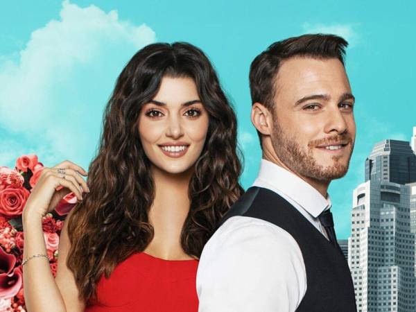 Cinco años han transcurrido desde el estreno de la primera temporada de Love is in the Air (Sen Çal Kapımı), la comedia romántica turca que cautivó al público internacional con la historia de amor entre Eda Yildiz y Serkan Bolat. Así se ha transformado su elenco principal con el paso de los años.
