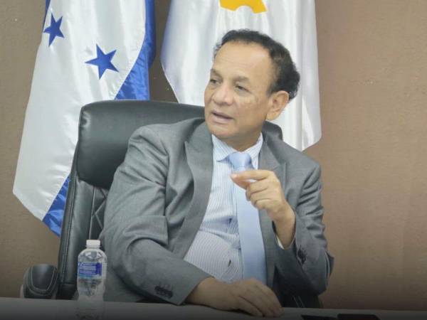 Según lo informado por el departamento de Relaciones Públicas del INA, Javier Talavera murió por causas naturales como consecuencia de complicaciones en su salud.