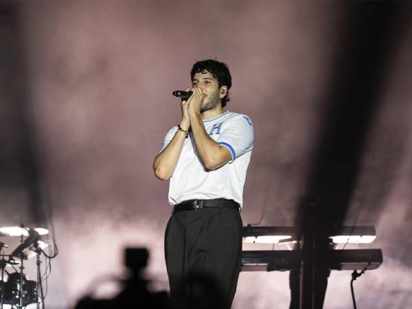 Sebastián Yatra durante su concierto exclusivo para los clientes de Gasolineras UNO, Banco Cuscatlán y Pronto.