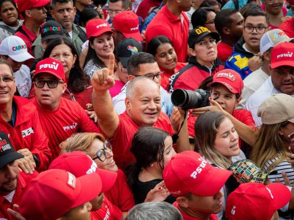 Según el PSUV se conformaron unos 260.000 grupos denominados Comités Bolivarianos de Base Integral (CBBI), que son equipos de trabajo en cada calle del país.
