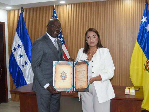 La vicealcaldesa Saraí Rivera lideró la recepción oficial del alcalde de Oxford, fortaleciendo la proyección internacional del Distrito Central y sus alianzas estratégicas.