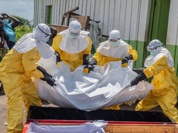 Autoridades sanitarias buscan contener el brote de ébola en Congo.