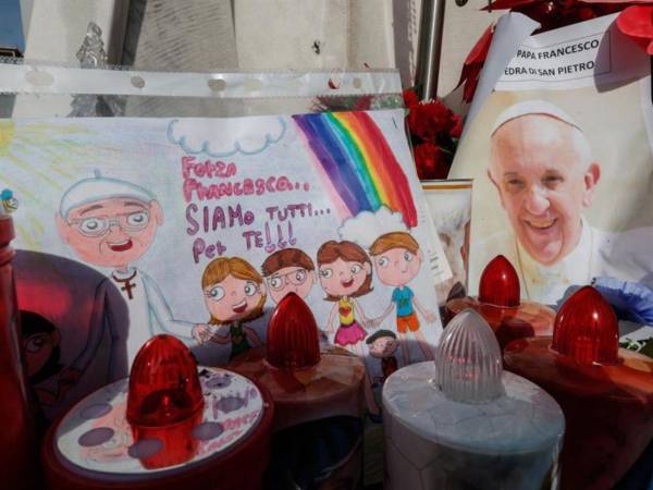 Esta noche se celebrará un rosario por la salud del papa Francisco, presidido por el cardenal Parolin en la plaza de San Pedro.
