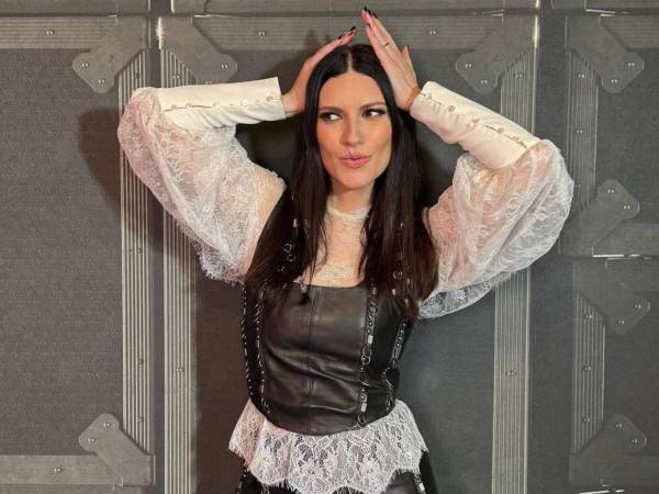 La intérprete reveló que Bad Bunny, cuyo nombre real es Benito Martínez, le escribió cuando ella subió en sus redes sociales una interpretación de 'Turista'.