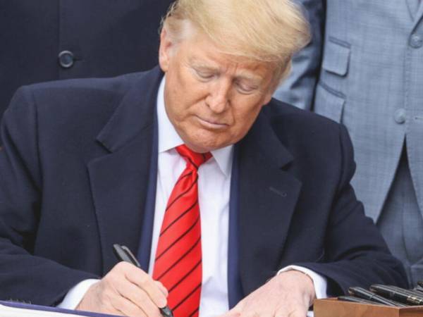 El presidente Trump aseguró que firmó un acuerdo de entendimiento con Irán que pone fin al conflicto.