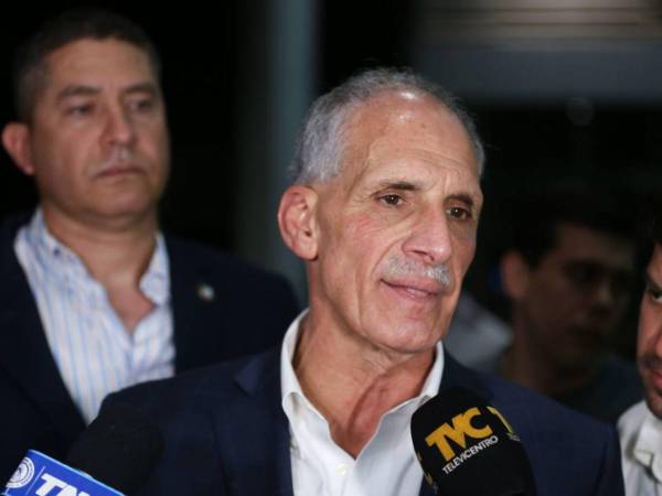El gobernante explicó que sostuvo conversaciones recientes con representantes de la compañía y afirmó que la decisión de cerrar operaciones en una planta responde a temas logísticos.