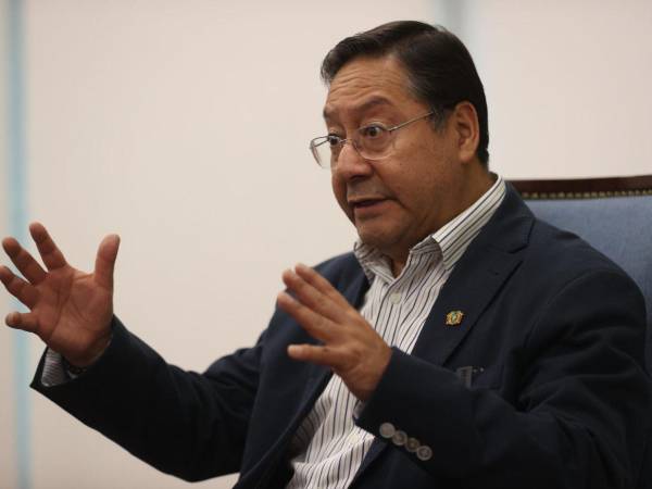 El pasado viernes, un juez ordenó la detención preventiva de Arce en el penal de San Pedro por cinco meses, investigado por los delitos de conducta antieconómica e incumplimiento de deberes.