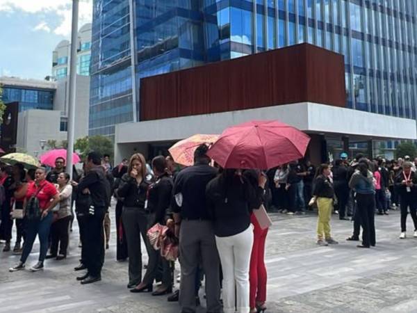 Durante la protesta, los empleados solicitaron el respeto a sus derechos y advierten que podrían radicalizar sus acciones si no reciben una respuesta.