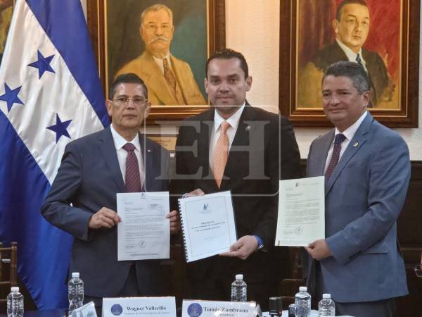 ​La propuesta institucional fue recibida por la junta directiva y los líderes de las diferentes bancadas representadas en el parlamento.