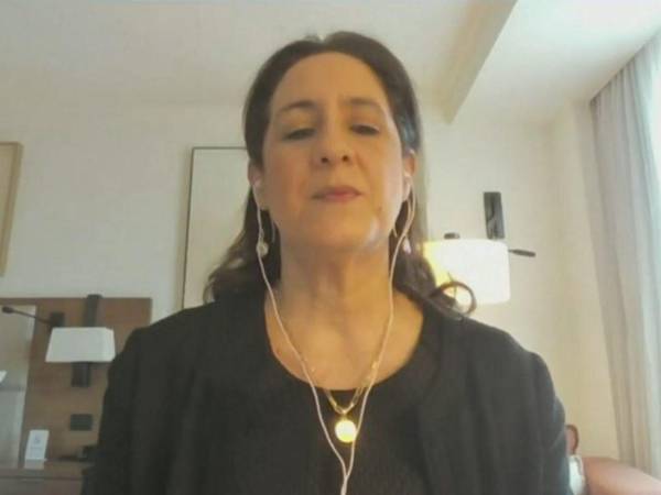 Deborah Ullmer es la directora para América Latina del Instituto Nacional Demócrata (NDI).