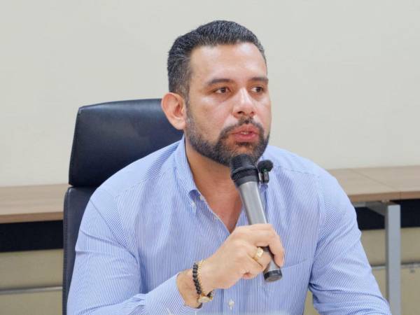El viceministro de Salud, Eduardo Midence, habló sobre la problemática que tienen la Sesal con las enfermeras profesionales y el Colegio Médico.