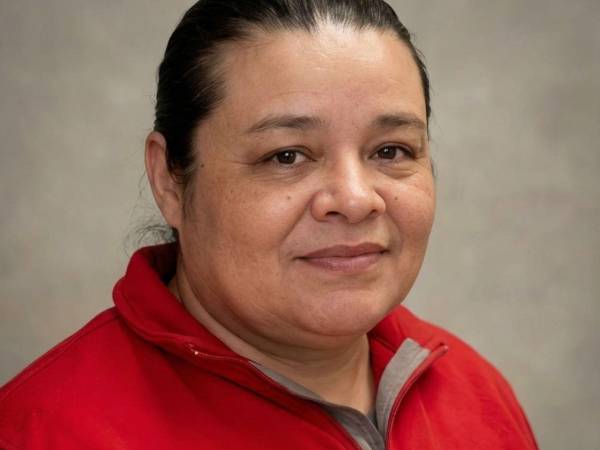 Tras largas horas de búsqueda fue recuperado el cuerpo sin vida de Claudia Varela, empleada de limpieza de una de las bodegas incendiadas tras el derrumbe de un cerro en el anillo periférico de la capital.