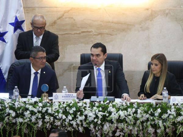 Tomás Zambrano y la Junta Directiva ya dirigen la primera sesión de la nueva legislatura.