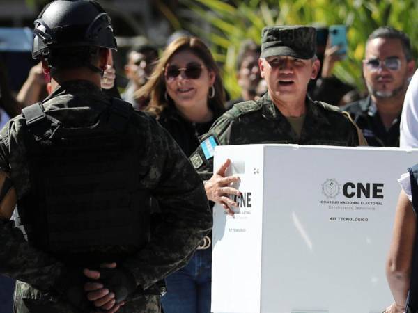 A cinco días y pocas horas del gran día, Honduras está a punto de vivir un proceso electoral, cuya víspera ha estado acompañada por más dudas que certezas. Desde denuncias de fraude hasta amenazas y señalamientos de injerencia militar.