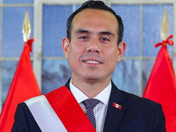 José Jerí era el presidente interino de Perú hasta este 17 de febrero, cuando fue destituido por el Congreso, tras ser cuestionado por presuntas irregularidades durante su gestión después de años de crisis y de otras censuras que afectan directamente la situación política del mismo.