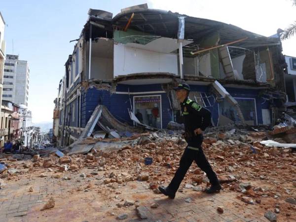 El terremoto, de magnitud 7,4 según el Servicio Geológico Colombiano (SGC), se sintió a las 07:34 hora local (12:34 GMT).
