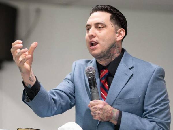 Nacido en Puerto Rico, Lary Over es autor de éxitos urbanos como Si te busco, Medusa y Solo, con los que se consolidó en la cima del género.