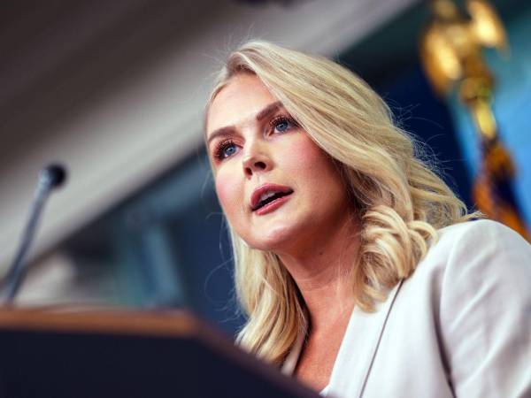 La Secretaria de Prensa de la Casa Blanca, Karoline Leavitt, habla durante una rueda de prensa en la Casa Blanca, en Washington.