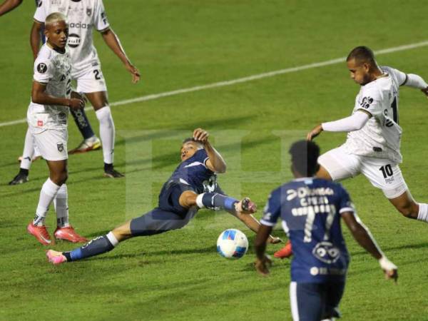 Imágenes del desarrollo del partido.