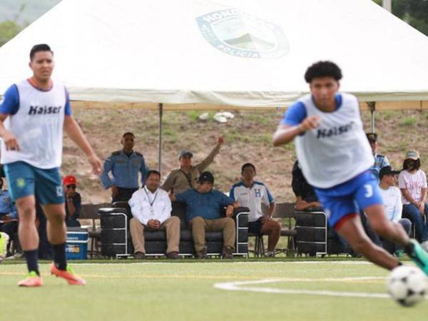 Fuentes consultadas por EL HERALDO dijeron que Gustavo Sánchez, secretario de Seguridad, busca que Policía FC ascienda a primera división a través de la fusión con Génesis de Comayagua.