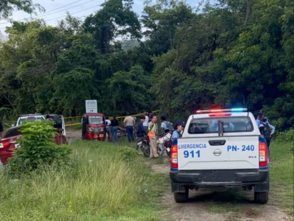 El cuerpo del joven quedó tendido cerca de la unidad que conducía.
