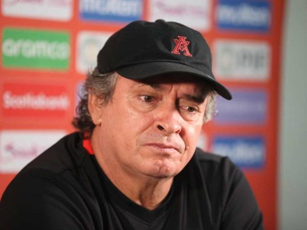 Óscar Ramírez confirmó ajustes tácticos para la vuelta ante Olimpia por las bajas importantes.