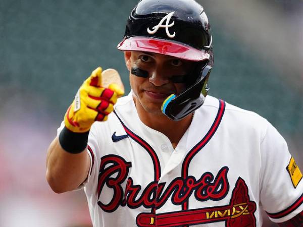 El gran momento de Dubón también se reflejó fuera del terreno de juego.