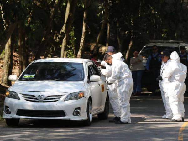 El taxi quedó detenido en la vía o carril que viene desde El Picacho, hacia en el centro de la capital.