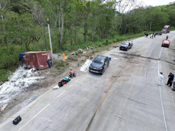 El accidente vial dejó al menos nueve víctimas mortales. Producto del choque, también se derramó cianuro en la CA-4.