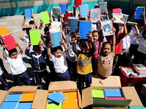 La Maratón del Saber ha dibujado sonrisas en los niños de escuelas del interior del país durante 23 años. Estamos listos para llevar útiles escolares este 2026.