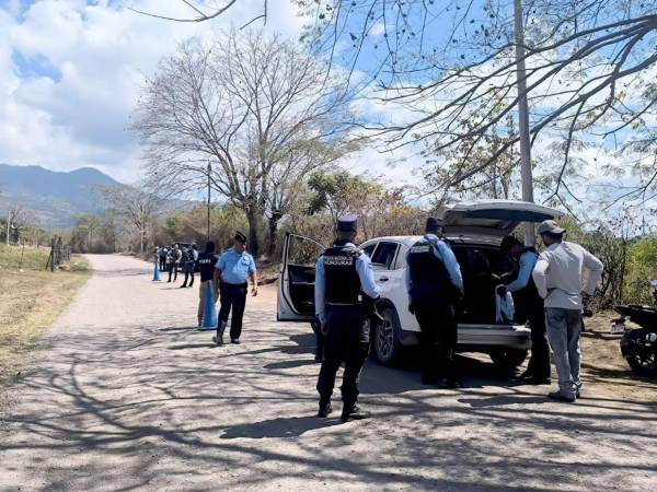 Entre las acciones de las autoridades figuran la constante movilización de patrullas y la revisión de vehículos.