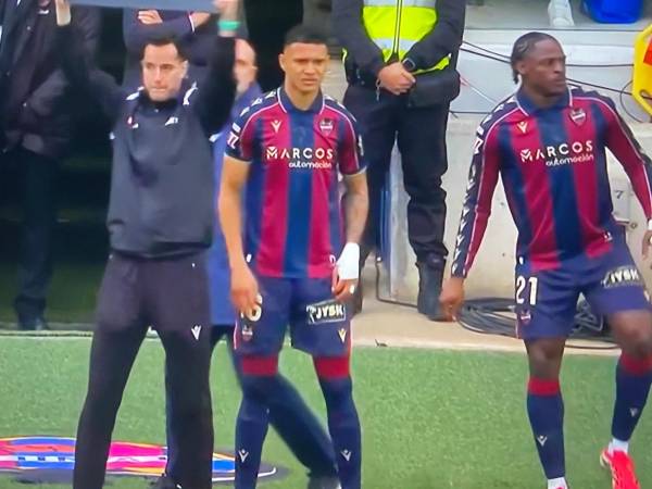 Kervin Arriaga ingresó por Iván Romero ante el Girona.