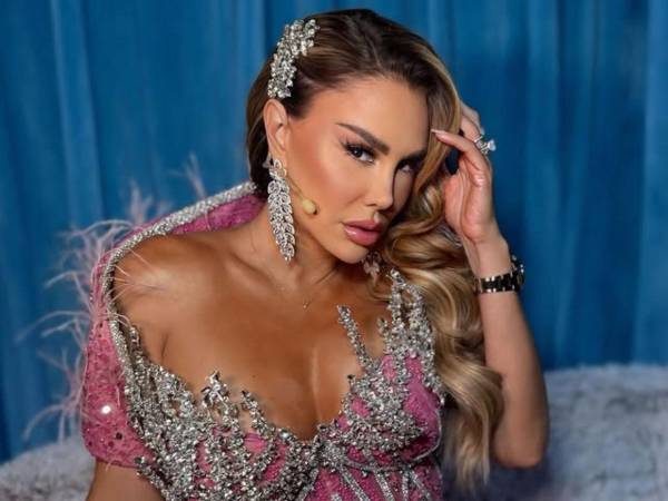 Ninel Conde, figura pública de 49 años, ha captado la atención al confirmar que se sometió a un procedimiento quirúrgico para modificar el color de sus ojos.