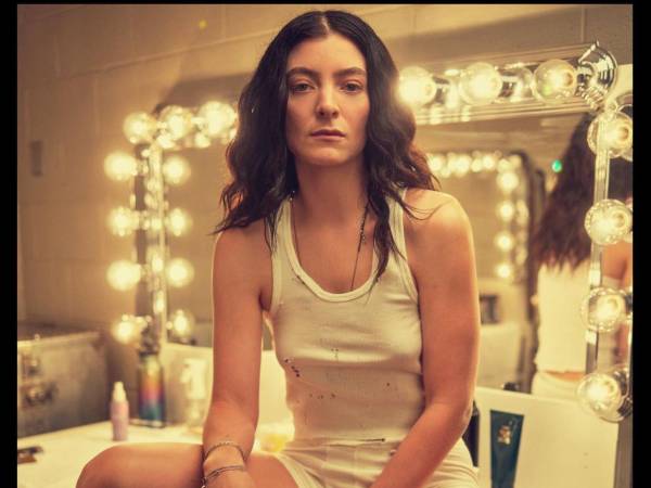 Pánico en Lollapalooza: Lorde para su concierto por varios desmayos entre el público