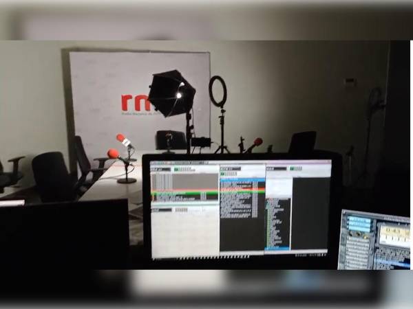 Los 12 empleados que más años tienen laborando en Radio Nacional de Honduras actualmente son marginados y hostigados por el gobierno, violentándoles sus derechos laborales.