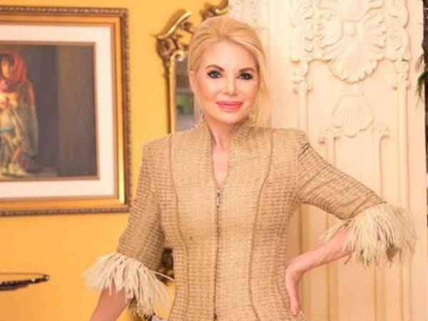 Hoy arriba a sus 63 años Aguas Santas Ocaña Navarro, recordada como una figura que trascendió lo político, dejando huella por su belleza integral: la visible y la que transformó vidas. Este es su legado en Honduras.