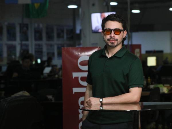Reyes es fundador de la productora Opida, enfocada en cine de autor y en programas de formación audiovisual para comunidades indígenas y afrodescendientes.