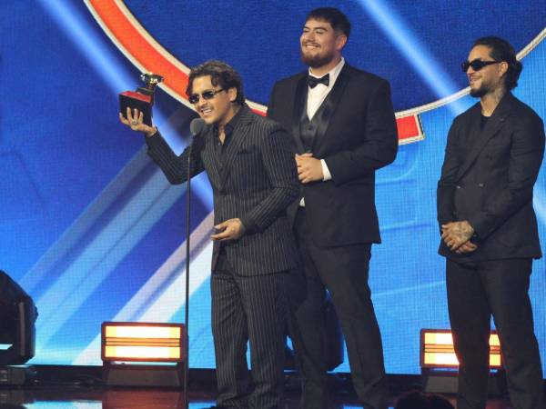 Después de la polémica generada en redes sociales porque Christian Nodal no agradeció a Ángela Aguilar cuando recibió el premio Latin Grammy, el cantante explicó por qué no mencionó su esposa.