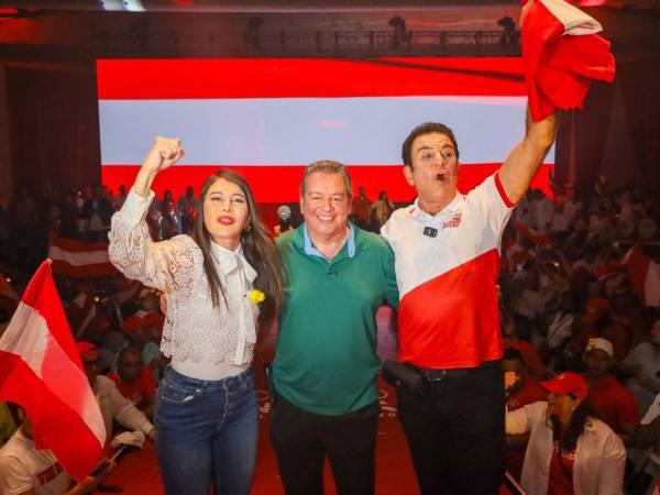 Chano Rivera acompañó a Nasralla en el cierre de campaña en San Pedro Sula.