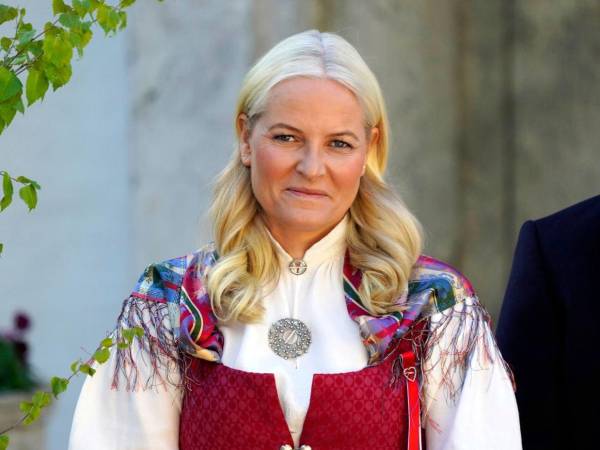 La princesa Mette-Marit de Noruega, de 52 años, ha sido incluida en la lista de espera para recibir un trasplante de pulmón, debido al empeoramiento de la fibrosis pulmonar crónica que se le diagnosticó en 2018, informó este viernes la Casa Real de este país nórdico.
