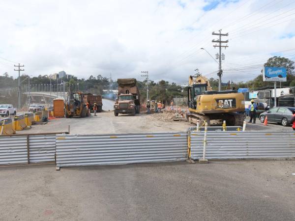 Ingenieros confirmaron que el carril izquierdo del puente Papa Francisco estará cerrado durante una semana por labores preventivas con maquinaria pesada en la zona.