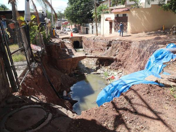 El socavón fue registrado desde el pasado 16 de octubre tras la época de lluvias que mantuvo la capital en alerta roja.