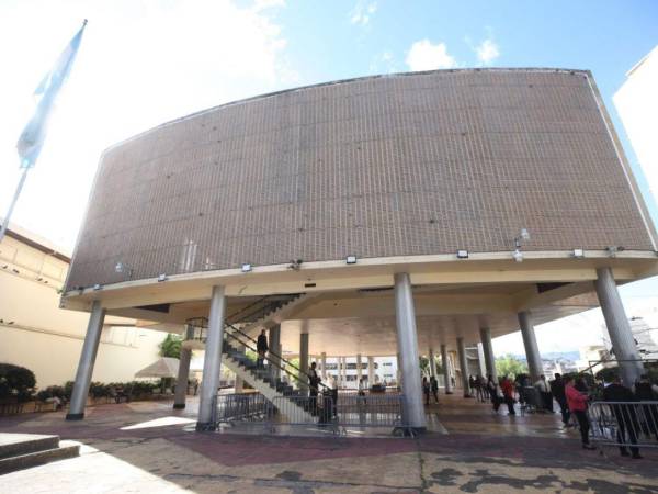 La oposición llegó desde las 8:00 de la mañana hasta el Poder Legislativo.