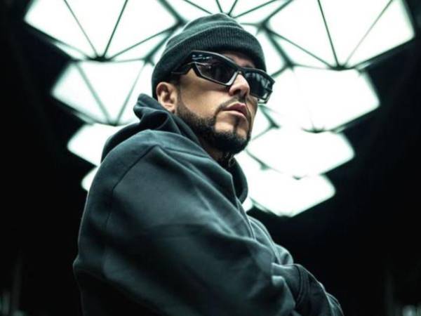 'Yandel Sinfónico', el primer álbum grabado en vivo que fusiona completamente temas urbanos con una orquesta sinfónica sin cambiarle la esencia al reguetón.