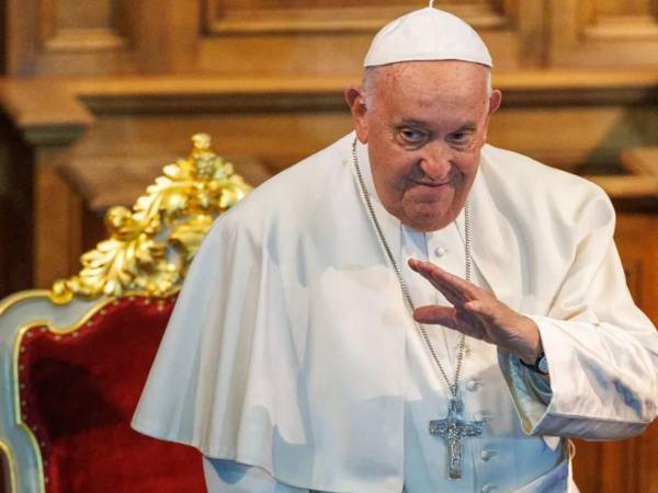 Desde la semana pasada, el papa Francisco se encuentra internado en el hospital Gemelli de Roma por problemas respiratorios.