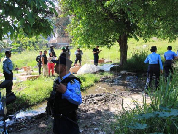 Las autoridades acordonaron el lugar para iniciar con las investigaciones del caso.